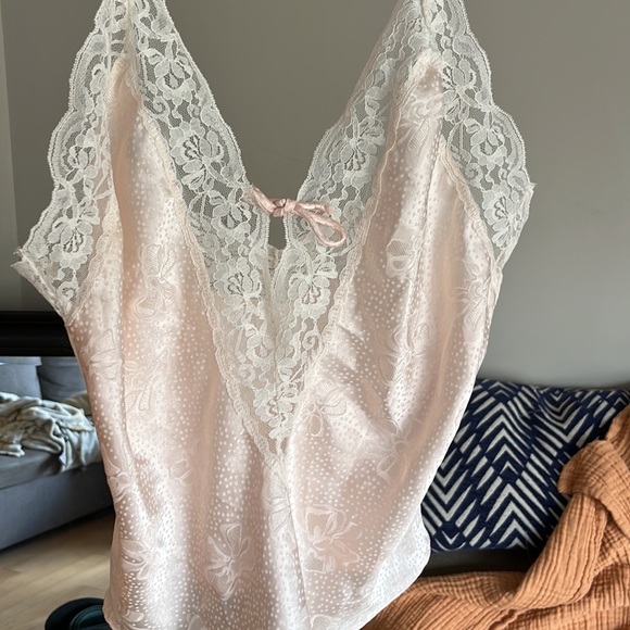 💰3 for $40 💰 Ivory Lace Camisole/Lingerie Tank - Picture 2 of 5